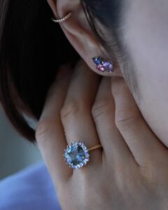 スピネルリング_ピンクパープルのサファイア_ジュエリーコーディネート