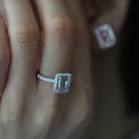 桜の花のような可憐なピンクのトルマリンリング