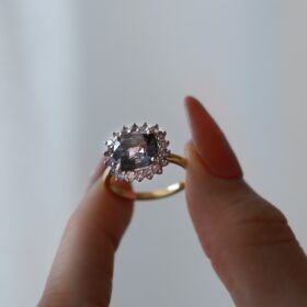 スピネルリング_ピンクパープルのサファイア_コーディネート