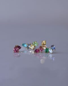 春色カラーピアス